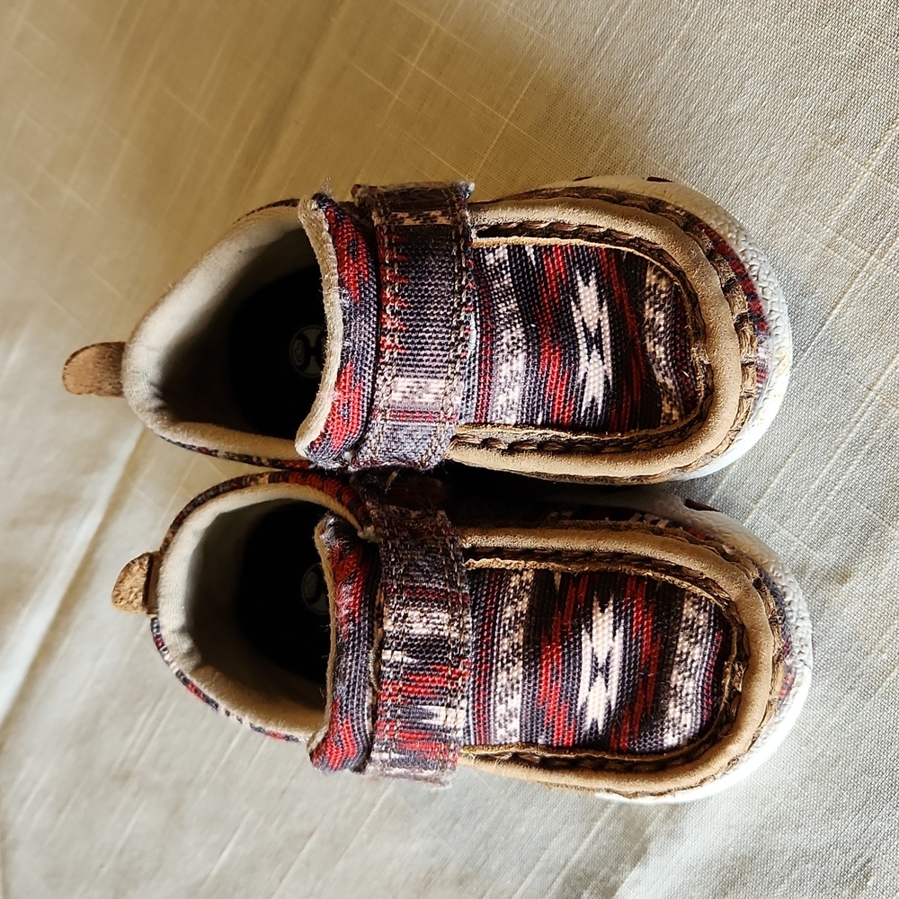 Twisted X toddler shoes size 5